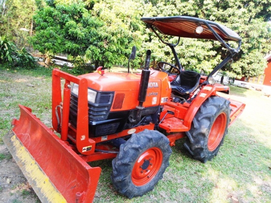 รถไถคูโบต้า L3408, 4WD,34 แรงม้า สภาพดีเยี่ยม มีดันหน้า โรตารี่ ที่ตัดหญ้า ขนาด120 ม.และผานพรวน 5x22 ของhui  ราคา 310,000 บาท