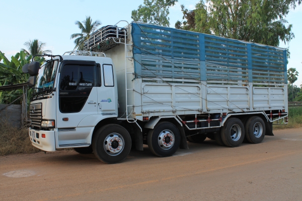 ขาย 12 ล้อ.HINO PROFIA  360 Hp k13c รถสถาพดีมาก สวยมากๆ ไม่ดั้ม  ประกอบใหม่ๆกันเลย มีเล่มพร้องโอน
