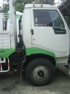 ขายด่วน 14/9/56  รถบรรทุก 6  ล้อ HINO FC เครื่องยนต์ EH700   168 แรงม้า กระบะคาร์โก้ 5.50 เมตร