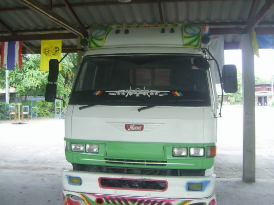 ขายด่วน 14/9/56  รถบรรทุก 6  ล้อ HINO FC เครื่องยนต์ EH700   168 แรงม้า กระบะคาร์โก้ 5.50 เมตร