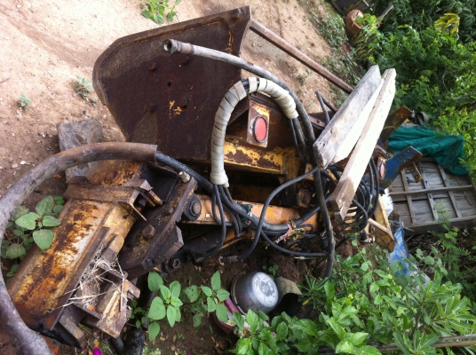 ขายรถไถ ฟอร์ด 3000 เก่านอกพร้อมอุปกรณ์ตัดหญ้า