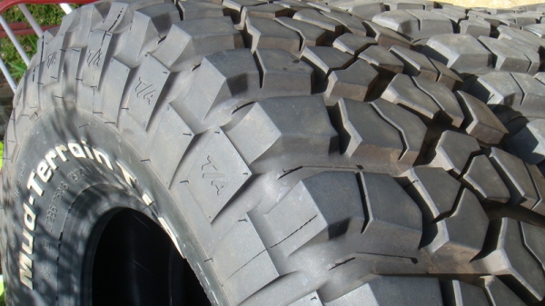 ขายยาง BF Goodrich Mudterrain KM2 285 75 r16 ปี12 ใหม่กิ๊ก ขายยาง BF Goodrich Mudterrain KM2 285 75 r16 ปี12 ใหม่กิ๊ก