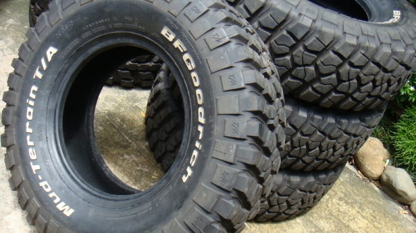 ขายยาง BF Goodrich Mudterrain KM2 285 75 r16 ปี12 ใหม่กิ๊ก ขายยาง BF Goodrich Mudterrain KM2 285 75 r16 ปี12 ใหม่กิ๊ก