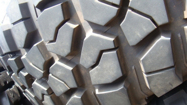 ขายยาง BF Goodrich Mudterrain KM2 285 75 r16 ปี12 ใหม่กิ๊ก