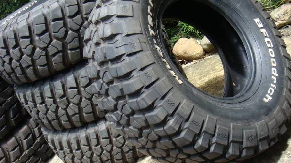 ขายยาง BF Goodrich Mudterrain KM2 285 75 r16 ปี12 ใหม่กิ๊ก ขายยาง BF Goodrich Mudterrain KM2 285 75 r16 ปี12 ใหม่กิ๊ก