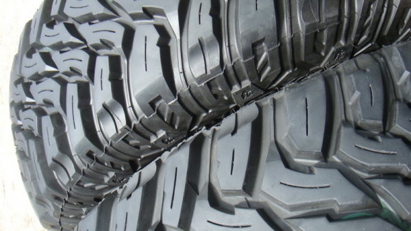 ขายยางMud Cooper Discoverer STT 265 75 r16  ปี12  กริ้บๆ