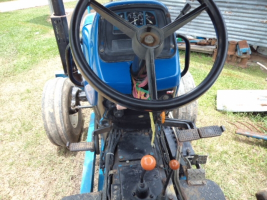 ขายรถไถฟออร์ด TB110  1เพลาสภาพสวยๆๆ พร้อมใช้งานคับ