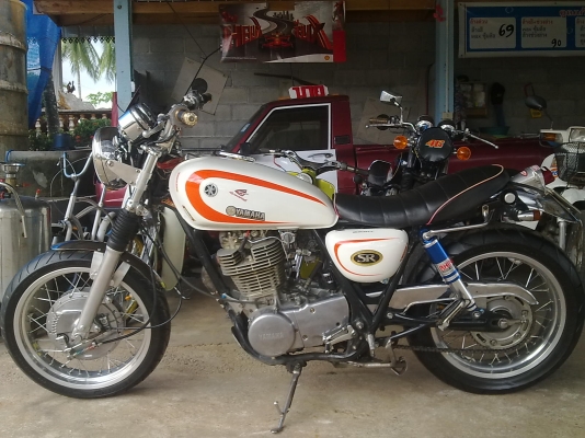 ขาย sr 400 สภาพแต่ง ขับ หล่อๆ เรยคับ ขาย sr 400 สภาพแต่ง ขับ หล่อๆ เรยคับ