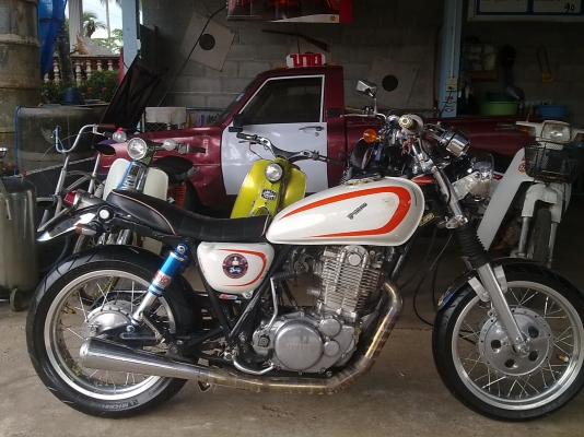 ขาย sr 400  สภาพแต่ง ขับ หล่อๆ เรยคับ