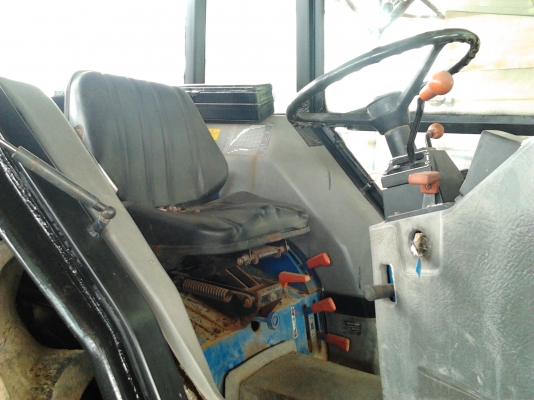 ขายรถแทรกเตอร์ FORD 2120 แบบ S445A ขนาด 4 สูบ 2 เพลา 35 แรงม้า