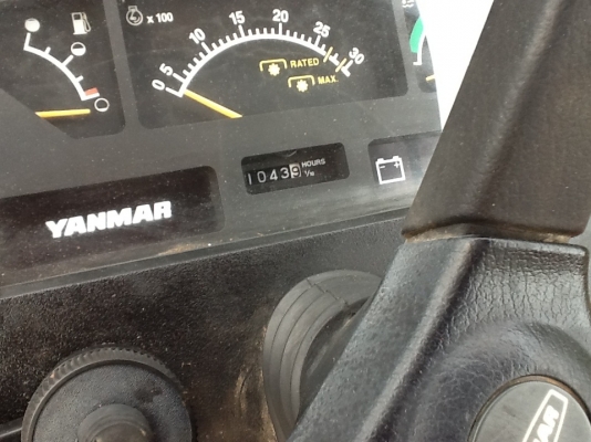 ยันร์ม่า EF453T 4 WD 2 เพลา พร้อมใบมีดหน้า ทำงาน 1043 ชั่วโมงพร้อมใช้งาน