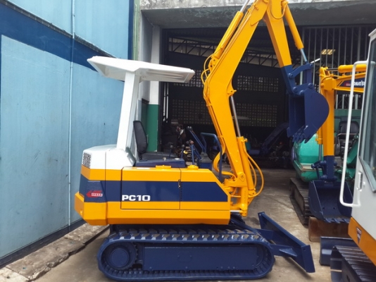 ขาย รถขุด KOMATSU รุ่น PC10-6- แทร็กยาง มือสองญี่ปุ่น