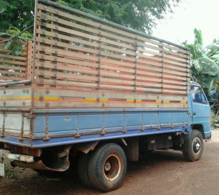 ISUZU NPR 115 HP 4BD1 ปี 38 กระบะคอกไม้ความยาว 4.30 เมตรสภาพสวย เครื่องแห้งแรงดีไม่มีเยิ้ม หัวเก๋งสีบางเดิมๆภายในเก๋งคอนโซลครบพร้อม เกียร์สั้น ช่วงล่างใหญ่คัชซีสวยเดิมๆ ยาง 8.25 ขอบ 16 สภาพดี 70\% พร้อมใช้งานได้เลย เอกสารทะเบียนภาษีครบพร้อมโอน ราคาต่อรองได