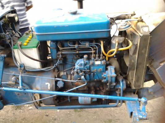 ขายรถไถฟอร์ด1000 สี่สูบ 4 เกียร์เพราเดียว