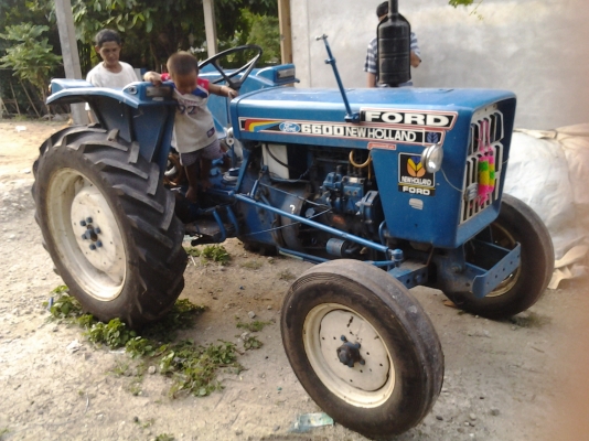 ขายรถไถฟอร์ด1000 สี่สูบ 4 เกียร์เพราเดียว