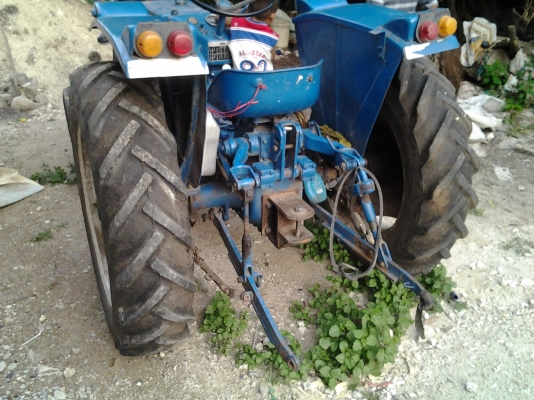 ขายรถไถฟอร์ด1000 สี่สูบ 4 เกียร์เพราเดียว