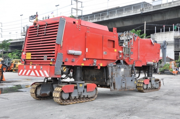 รถขูดไสถนน WIRTGEN W2200