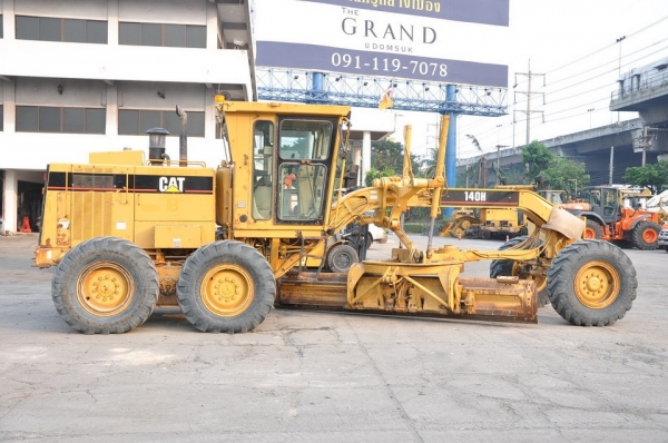 รถเกลี่ยดิน (MOTOR GRADER) CATERPILLAR 140 H