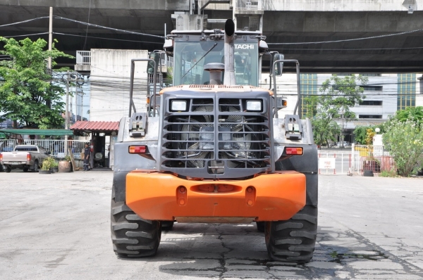 รถตักล้อยาง (LOADER) HITACHI ZW220