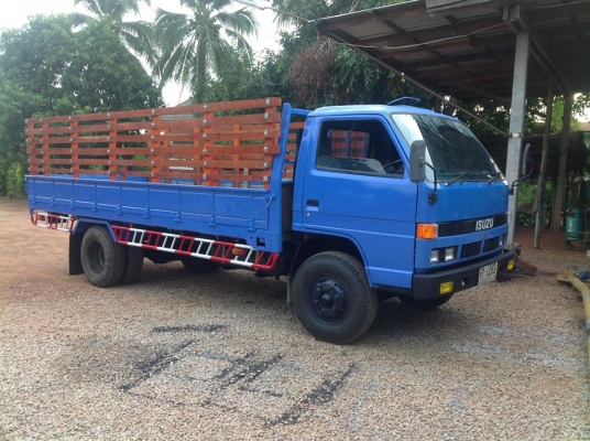 ขายด่วย 6 ล้อ กลาง สภาพพร้อมใช้งาน