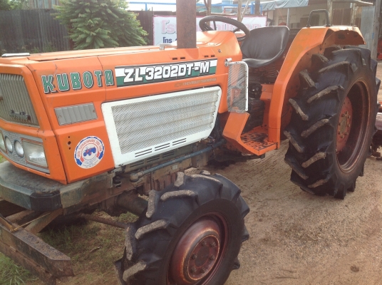 ปัญญาแทรคเตอร์มาแล้ว...จัดมาให้ครับ คูโบต้า L3202 DT  4WD พร้อมโรตาลี่ พวงมาลัยเพาเวอร์คับ