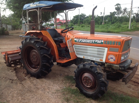 ปัญญาแทรคเตอร์มาแล้ว...จัดมาให้ครับ คูโบต้า L3202 DT  4WD พร้อมโรตาลี่ พวงมาลัยเพาเวอร์คับ