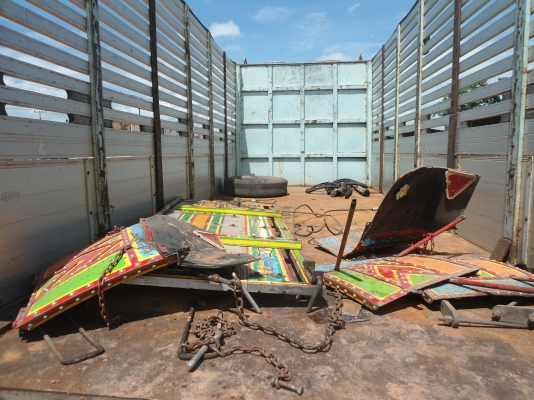 ขายด่วนกระมิเนียมสภาพสมบูรณ์มากๆถอดลงจากไอ้หลงมิตซู ขนาดกว้าง 2.45 ม.ยาว6.20 ม.สูง2.00ม.อุปกรณ์ครบโทร 0843923995 0811838154