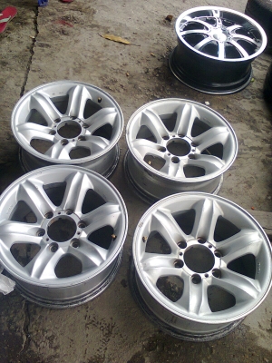 ขายล้อเล็บเหยี่ยวขอบ16 4วงครับ 10800 0806260417