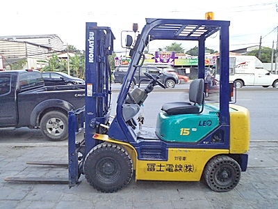 ขายรถยกโคมัสสึ 1.5 ตัน รุ่น16  เครื่องเบนซิน เกียร์ออโต้ กระบอกคู่ งาสไลด์ซ้าย-ขวา  เสาสูง 3 เมตร ยางตัน พวงมาลัยเพาเว่อร์  สีเดิมจากนอก นำเข้าจากญี่ปุ่น ใช้งานได้ทันที