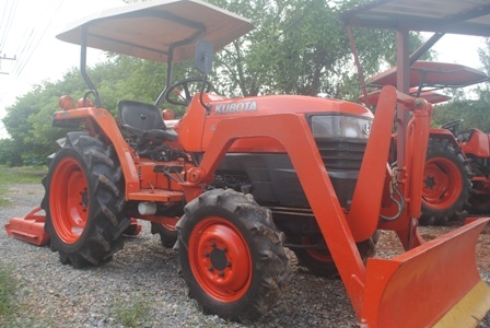 ขายรถไถ Kubota L 2808 (4WD) พร้อมดันหน้าและตัวตัดหญ้า