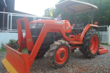 ขายรถไถ Kubota L 2808 (4WD) พร้อมดันหน้าและตัวตัดหญ้า