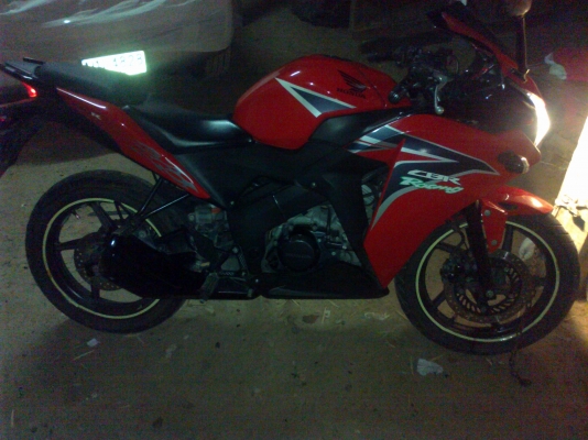 ขาย CBR 150 ตัวใหม่ ทะเบียนชุดโอนครบ ราคา 53,000 โทร 0883129360
