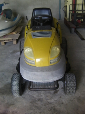 รถตัดหญ้า สภาพเก่าเก็บไม่ได้ใช้งานเพื่อนฝากขายตัดเเล้วเก็บเรียบร้อยกุญแจสตาร์ดมีเกียร์หลายระดับมีVDOการใช้งานราคา55,000บาทhttp://www.youtube.com/watch?v=D3FwArQacDE
