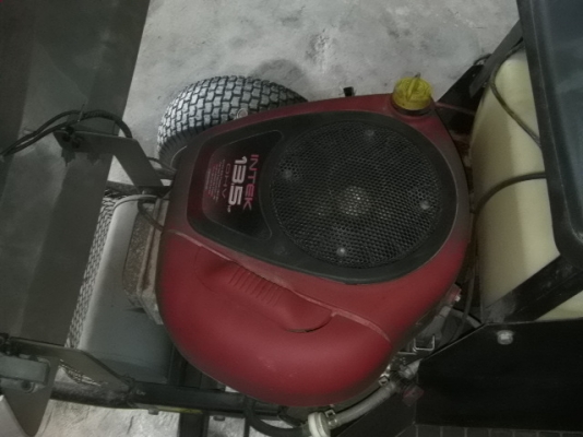 รถตัดหญ้า สภาพเก่าเก็บไม่ได้ใช้งานเพื่อนฝากขายตัดเเล้วเก็บเรียบร้อยกุญแจสตาร์ดมีเกียร์หลายระดับมีVDOการใช้งานราคา55,000บาทhttp://www.youtube.com/watch?v=D3FwArQacDE