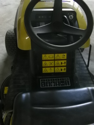 รถตัดหญ้า สภาพเก่าเก็บไม่ได้ใช้งานเพื่อนฝากขายตัดเเล้วเก็บเรียบร้อยกุญแจสตาร์ดมีเกียร์หลายระดับมีVDOการใช้งานราคา55,000บาทhttp://www.youtube.com/watch?v=D3FwArQacDE