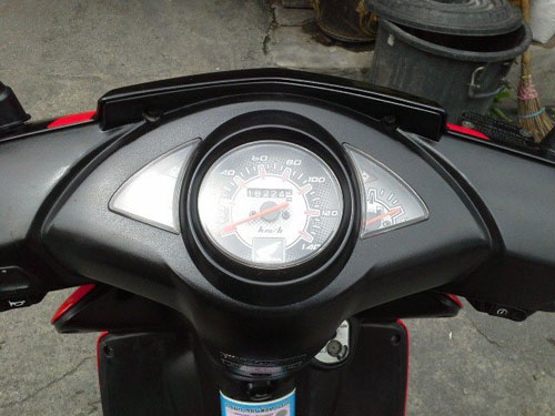 CLICK ปี 51 สีส้ม แดง ดำ รถบ้าน สภาพเดิมๆ เครื่องแน่น ไม่หลวม ไม่มีควันขาว ชุดสีสด มีเล่ม เอกสารครบ