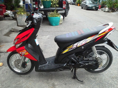 CLICK ปี 51 สีส้ม แดง ดำ รถบ้าน สภาพเดิมๆ เครื่องแน่น ไม่หลวม ไม่มีควันขาว ชุดสีสด มีเล่ม เอกสารครบ