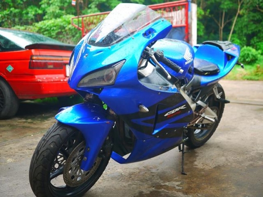 ขาย CBR92 ตัวคาร์บูร์ไฟฟ้าแฟริ่ง Rc212 พร้อมท่อสูตร พักเท้าเกียร์โยง ทะเบียนแท้จัดไฟแนนท์ได้ ราคา 93000 by 400 Club Thailand www.400clubthailand.com 0803355484