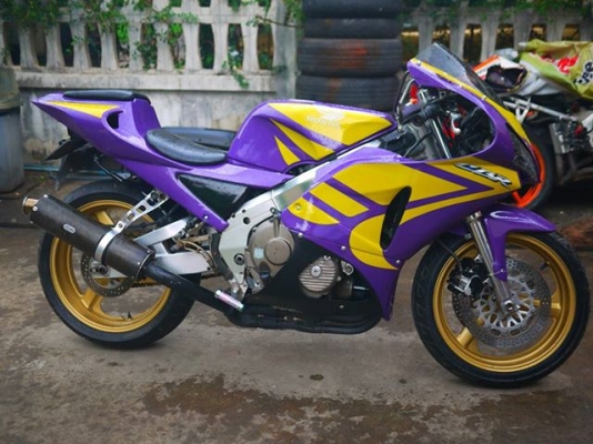 ขาย CBR400 แฟริ่งRc212 พร้อมท่อสูตร Jmca พักเท้าเกียร์โยง ทะเบียนแท้จัดไฟแนนท์ได้ ราคา 93000 by 400 Club Thailand www.400clubthailand.com0803355484