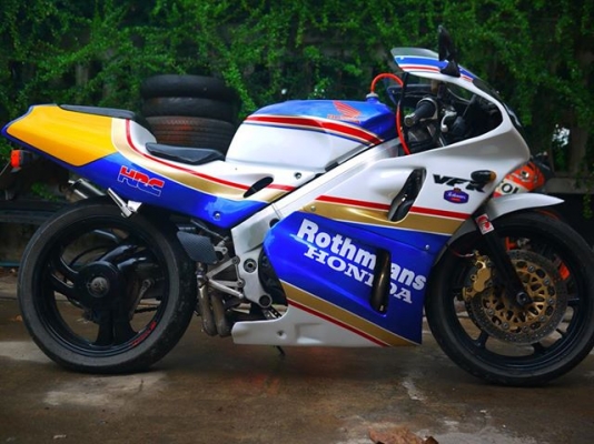 ขาย Nc30 แฟริ่งแต่ง RVF พร้อมทะเบียนแท้จัดไฟแนนท์ได้ เครื่องเปลี่ยนใหม่แล้วแจ้งลงเล่มเรียบร้อย พร้อมท่อสูตร ล้อหลังขอบ 17 สีทำมาใหม่สดๆร้อนๆ ขายราคา 92000 by 400 Club Thailand www.400clubthailand.com0803355484