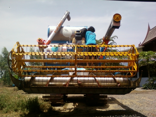 ขาย!! รถเกี่ยวข้าว / HINO HO7D TURBO / DAIKIN 23 / ตัวเดิน 12 (เก่านอก) / เทลเลอร์ 10ล้อ สองเพลา ISUZU