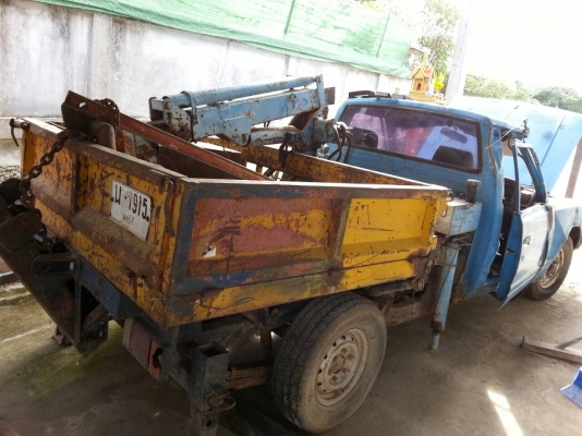 nissan 720 มีเครนยูนิค พร้อมตัวรถยก...............67,000บาท