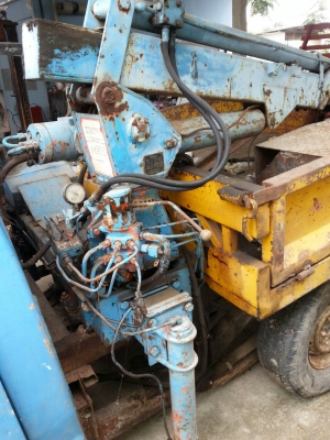 nissan 720 มีเครนยูนิค พร้อมตัวรถยก...............67,000บาท