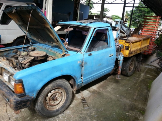 nissan 720 มีเครนยูนิค พร้อมตัวรถยก...............67,000บาท