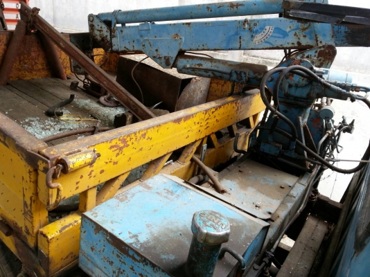 nissan 720 มีเครนยูนิค พร้อมตัวรถยก...............67,000บาท