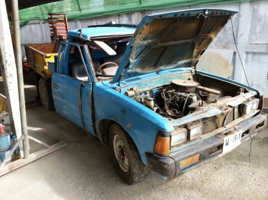 nissan 720 มีเครนยูนิค พร้อมตัวรถยก...............67,000บาท