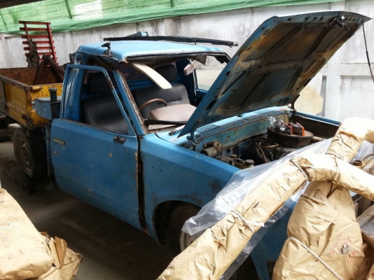 nissan 720 มีเครนยูนิค พร้อมตัวรถยก...............67,000บาท