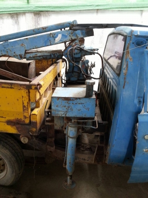 nissan 720 มีเครนยูนิค พร้อมตัวรถยก...............67,000บาท