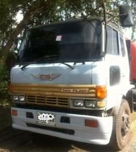 HINO F17 - 168 HP EH700 รถบรรทุกน้ำ สิบล้อ 2 เพลา ถังบรรจุน้ำขนาด 6,000 ลิตร เครื่องแรงดีไม่มีเยิ้ม หัวเก๋งสวยไม่มีผุกร่อน พวงมาลัยเพาเวอร์ ช่วงล่างคัชซีสวยไม่แตกไม่บวม ยางสภาพดี 10 เส้นประมาณ 70\% พร้อมใช้งานได้เลย เอกสารเล่มทะเบียนครบพร้อม ราคาต่อรองไ