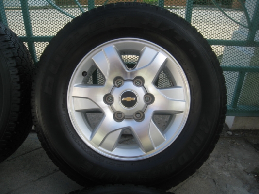 ขายล้อแม็ก Chevrolet 16"x6.5" et33 6รู139 + ยางปี 1112  สนใจติดต่อ เล็กคลองสามครับ (081-3747940)